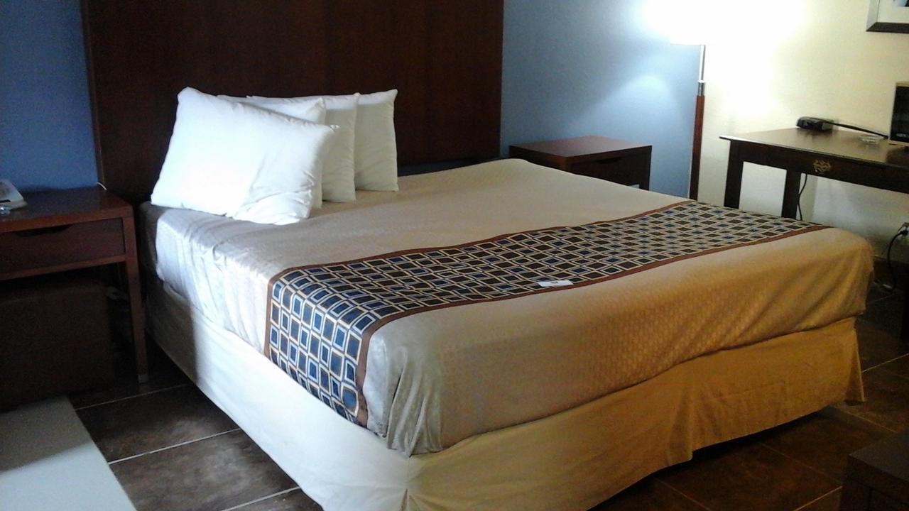 Knights - Motel